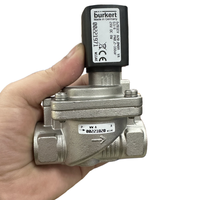 Yüksek sıcaklıkta ağır işlevli işlem Burkert Solenoid Valve 00323986 00323987 00323988 00323989 Tip 6281 2/2 NC Servo Destekli Manual Override G1 1/2 G2 Port 40.0 Akış Açığı FKM Mühür