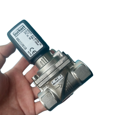 Burkert Tip 6281 Büyük Akış Servo Diyafram Solenoid Valf 00222022 00222023 00222024 G1 1/4 Fil 2/2 NC Paslanmaz Çelik Valf Vücudu EPDM Mühür 25.0 Akış Açığı 8W Bobin DC24V/AC24V/AC220V